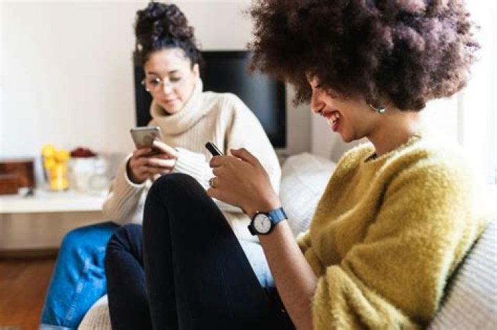 19 Texts To Send When The Group Conversation Dies Down