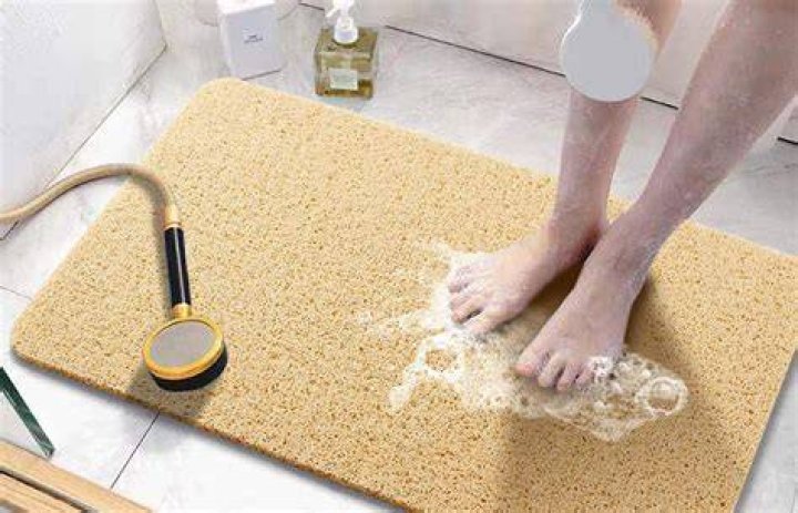 The 4 Best Bath Mats For Textured Surfaces