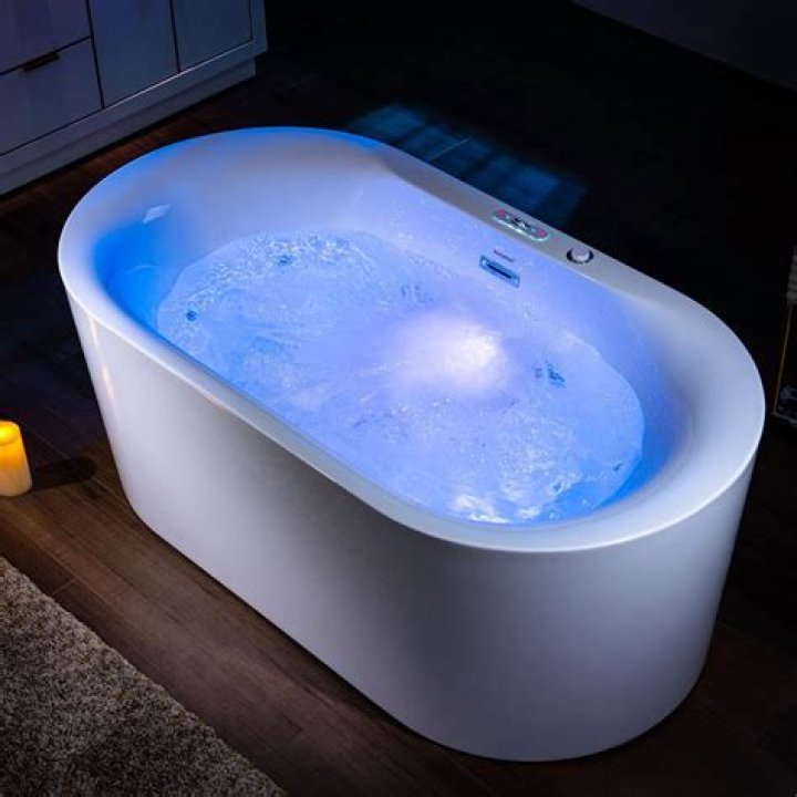 The Bath Jacuzzi Machine That Turns Your Bathroom Into A Spa